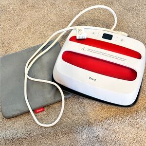 Cricut Heat Press EasyPress in White & Red